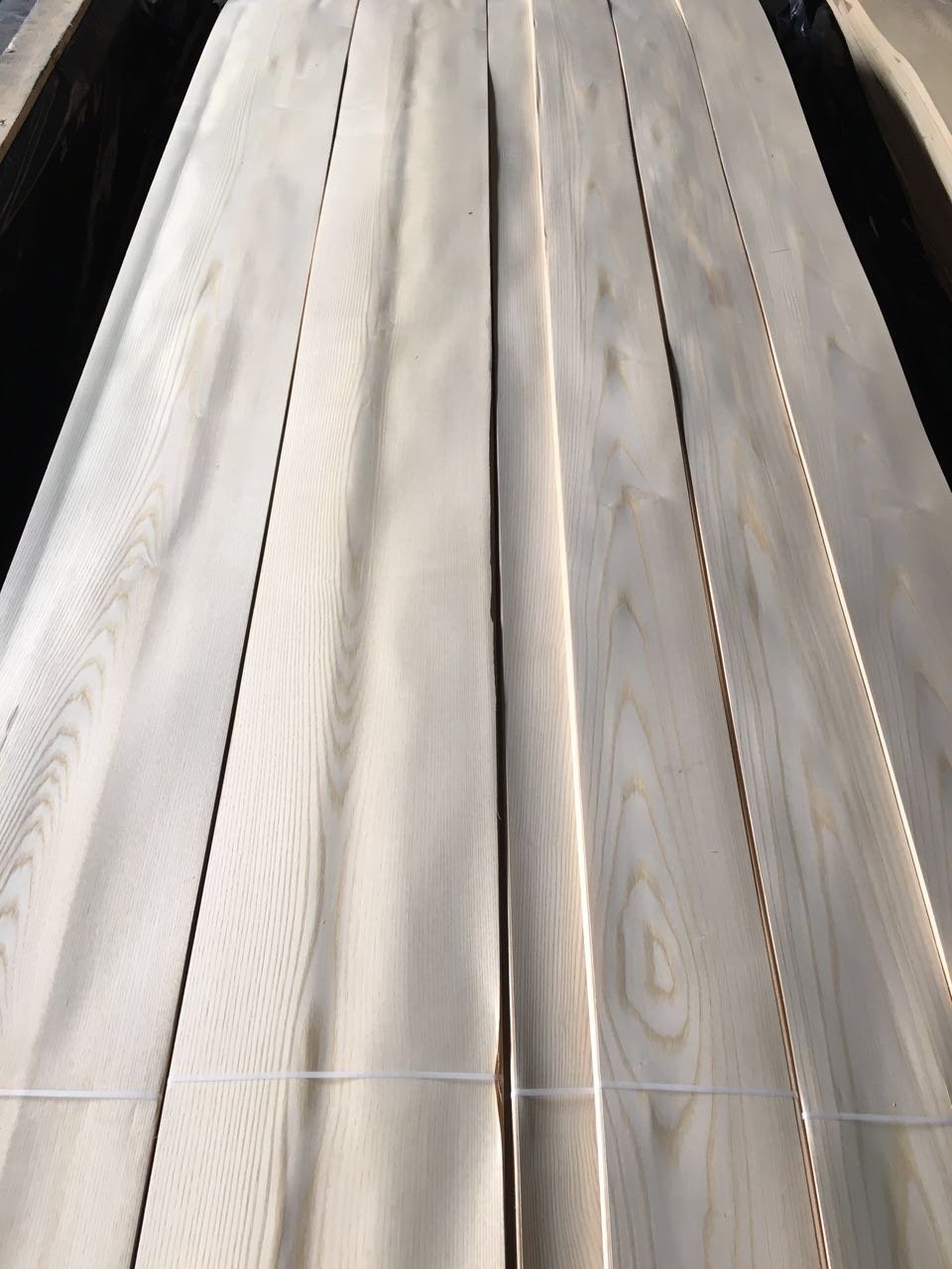 Sliced veneer sample