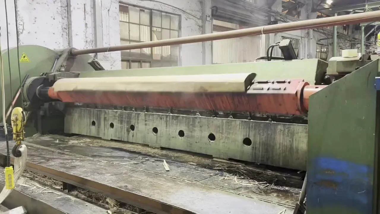 Okoume wood veneer rotary peeling process at Linyi Duoyuan Wood Co., Ltd. factory